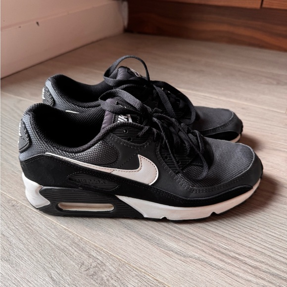 Nike Air Max Sneakers - Size US 8.5 - Picture 3 of 5